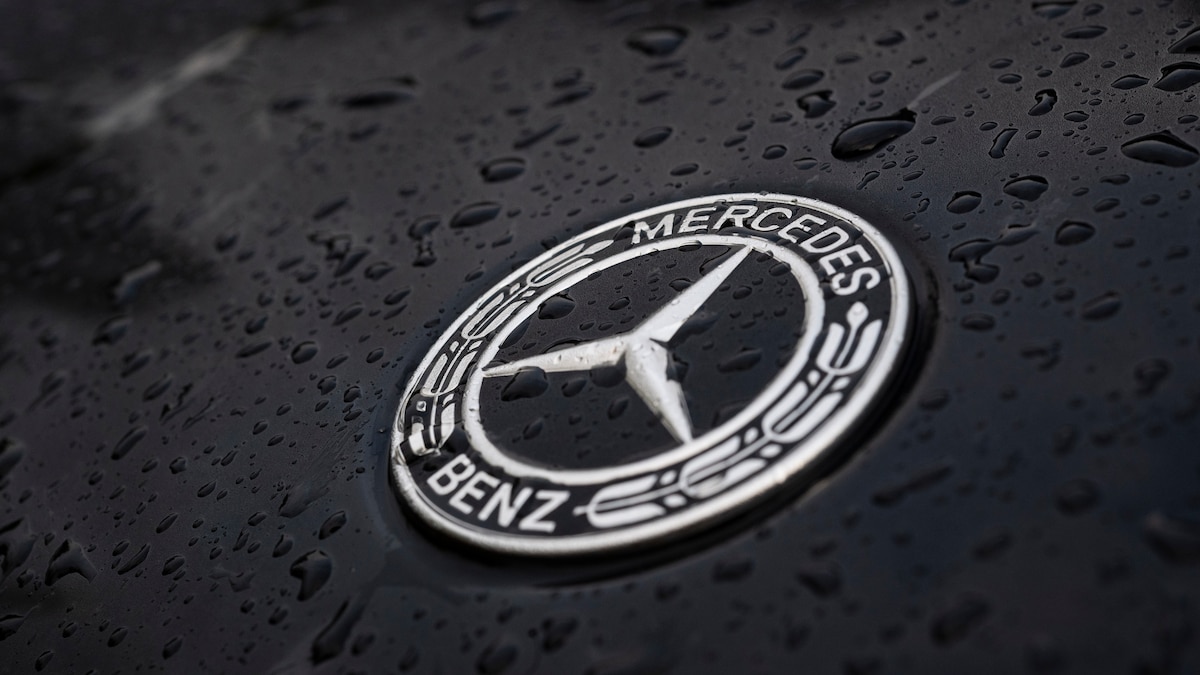 Der Gewinn ist bei Mercedes im Jahr 2025 um knapp die Hälfte eingebrochen.