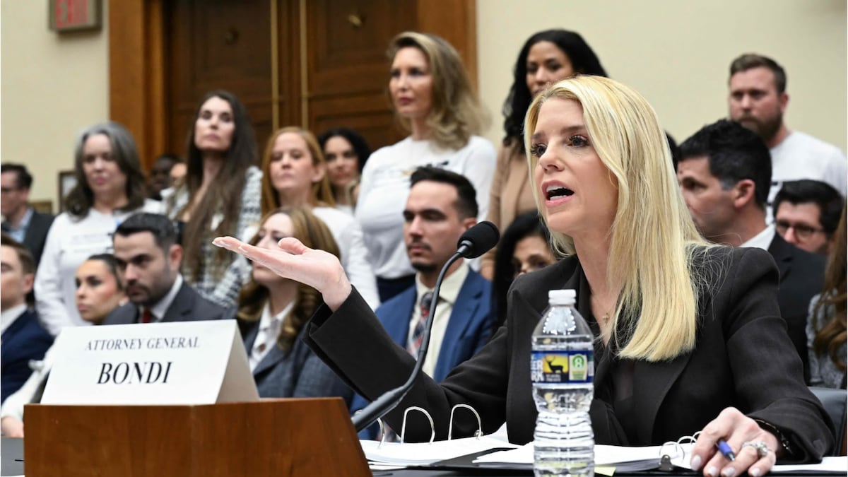 "Werden sie sich entschuldigen?", fragt Abgeordnete - US-Justizministerin wehrt sich